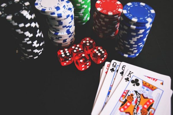 Cách chơi phỏm và  quy luật đền bài